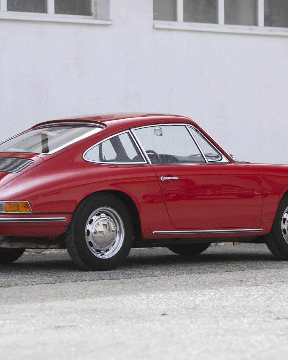 Roter Porsche 911 von hinten