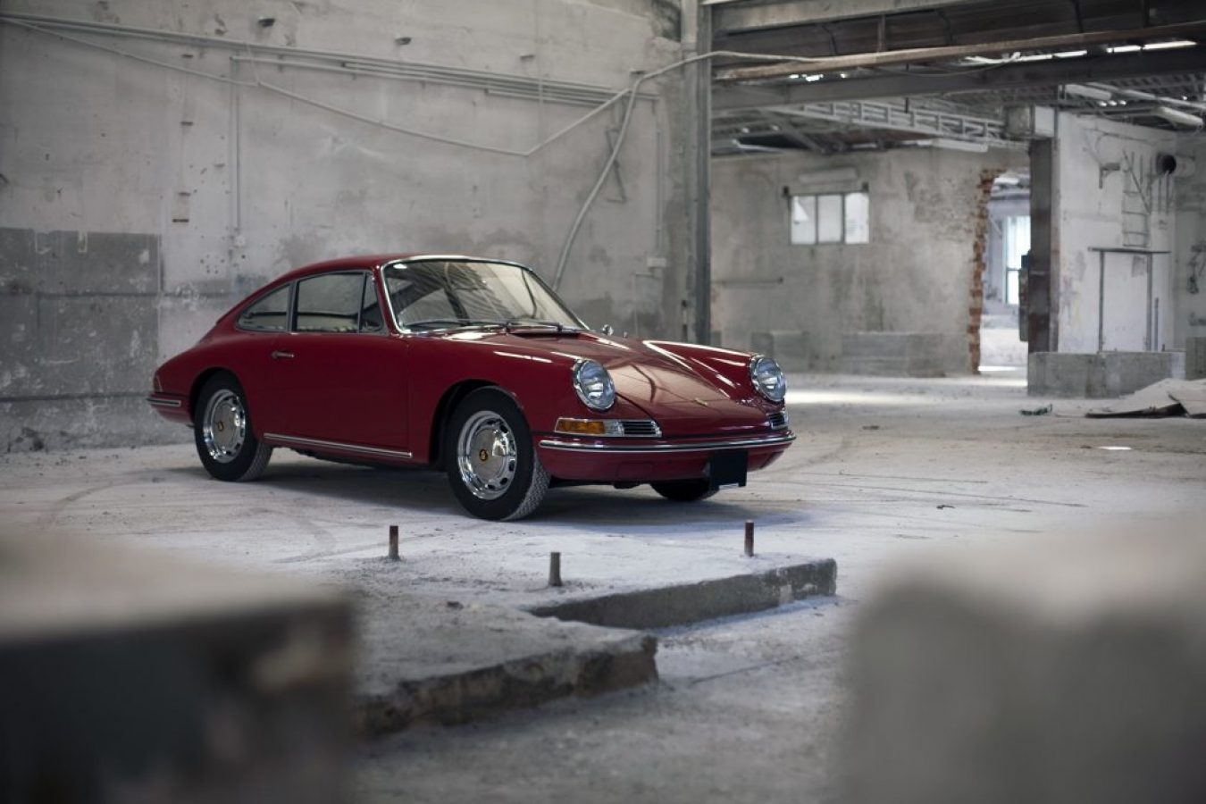 Restaurierter roter Oldtimer