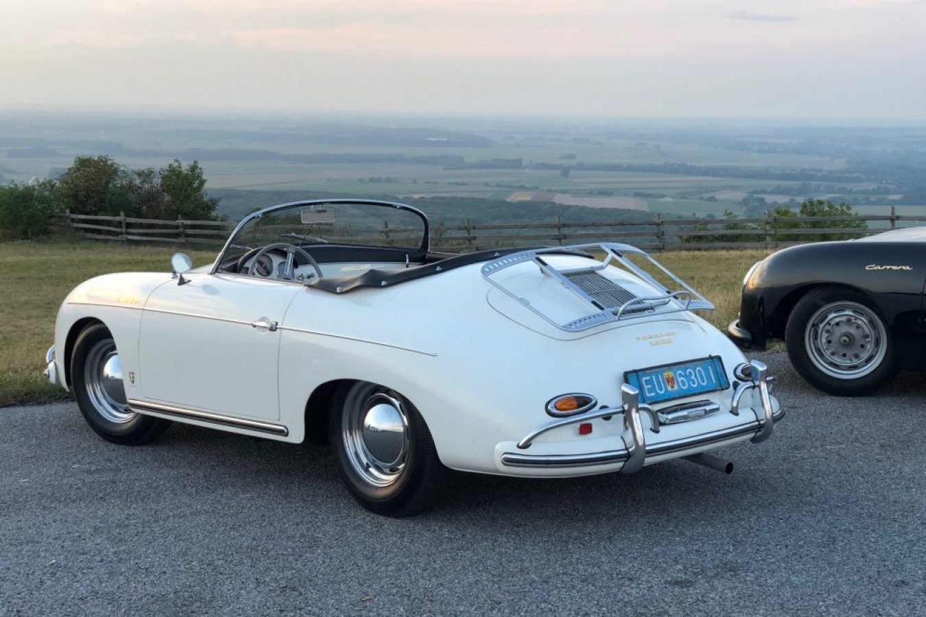 Porsche 356 in weiß von hinten