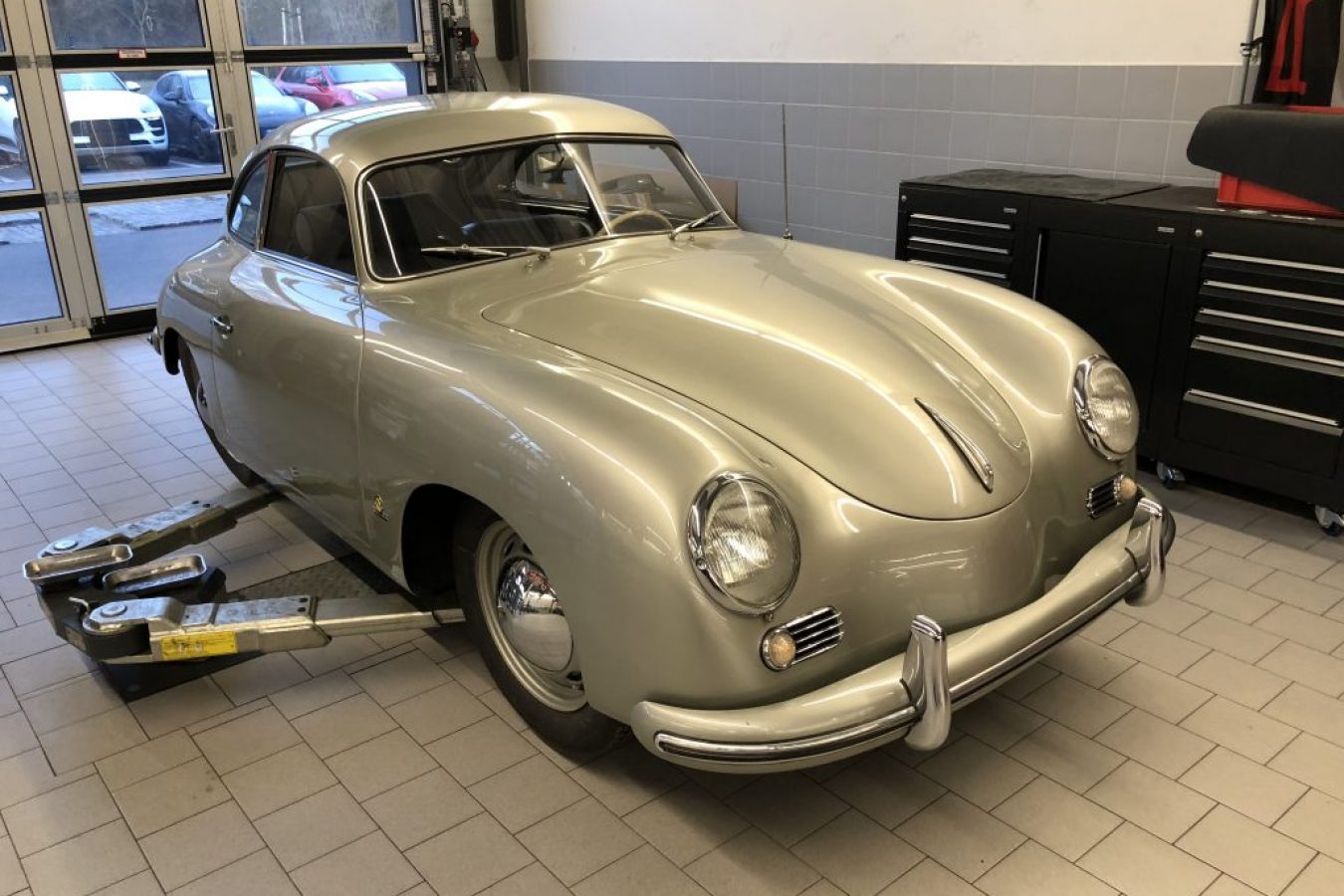 Porsche 356 in silbergrau