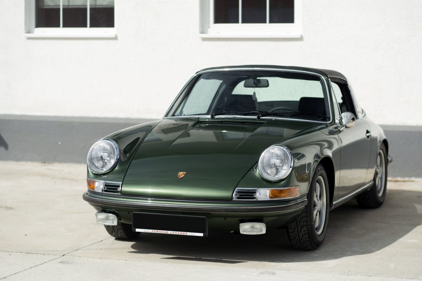 Dunkelgrüner Porsche 911E Targa