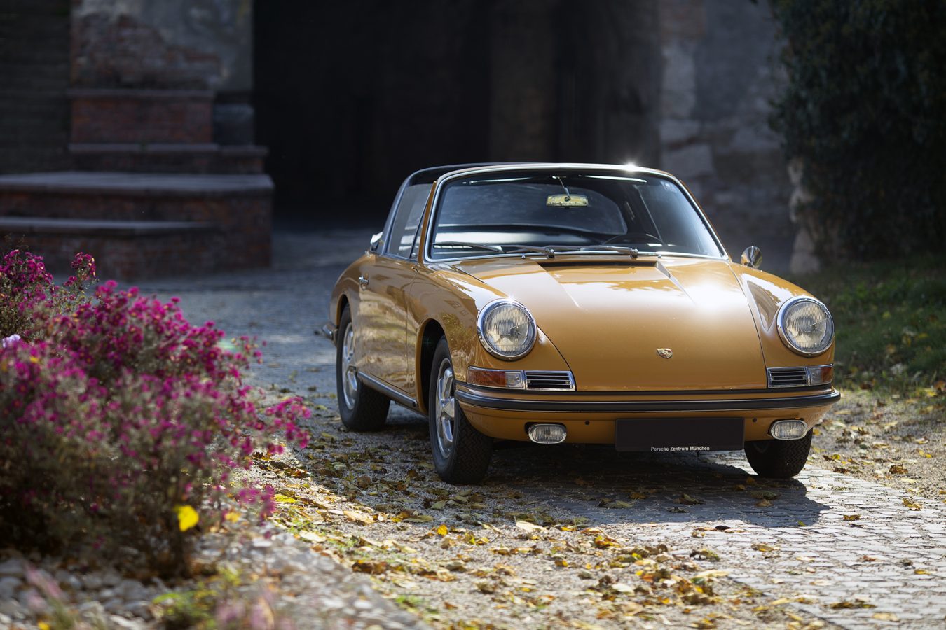 Bahama gelber Porsche 911S Softwindow Targa von Vehicle Experts