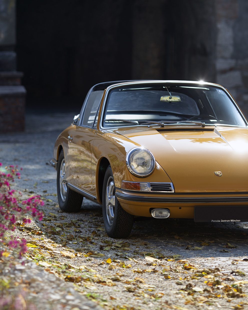 Bahama gelber Porsche 911S Softwindow Targa von Vehicle Experts