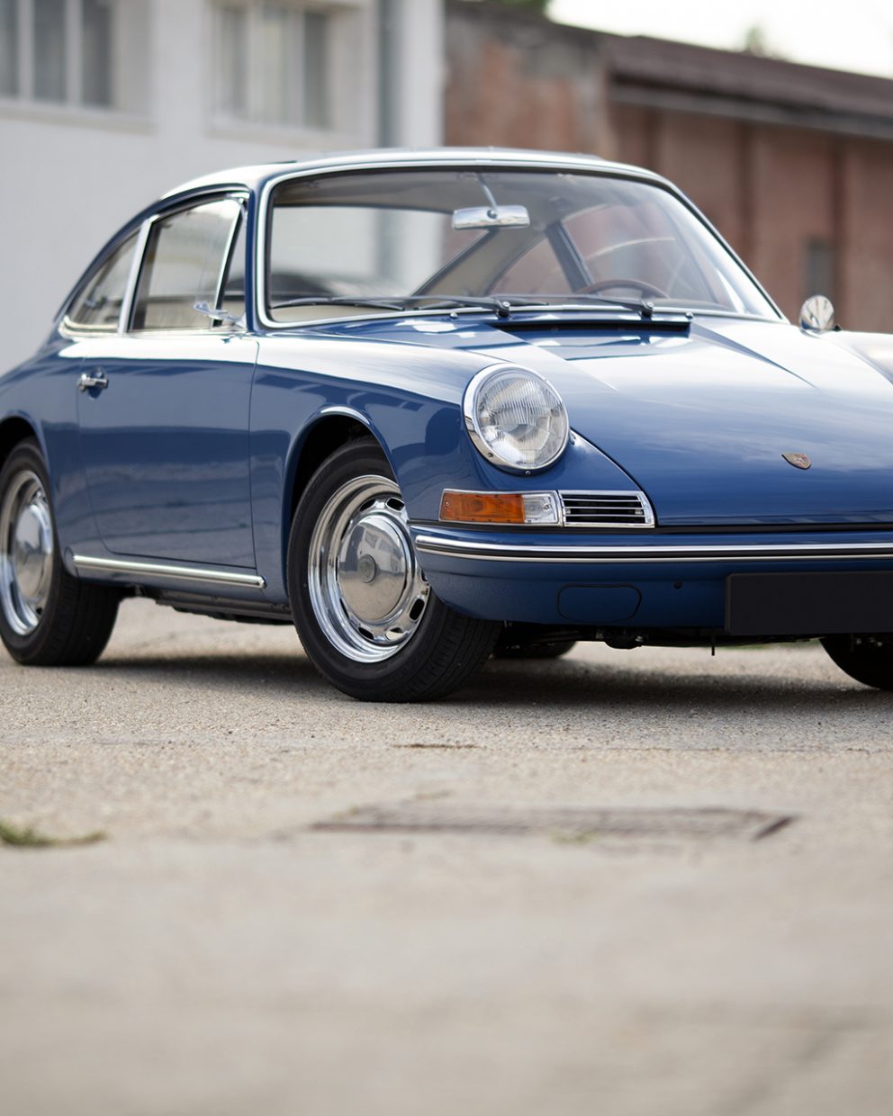 Blauer Porsche 911 auf Vehicle Experts Gelände