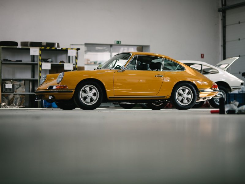 2 Porsche in der Werkstatt