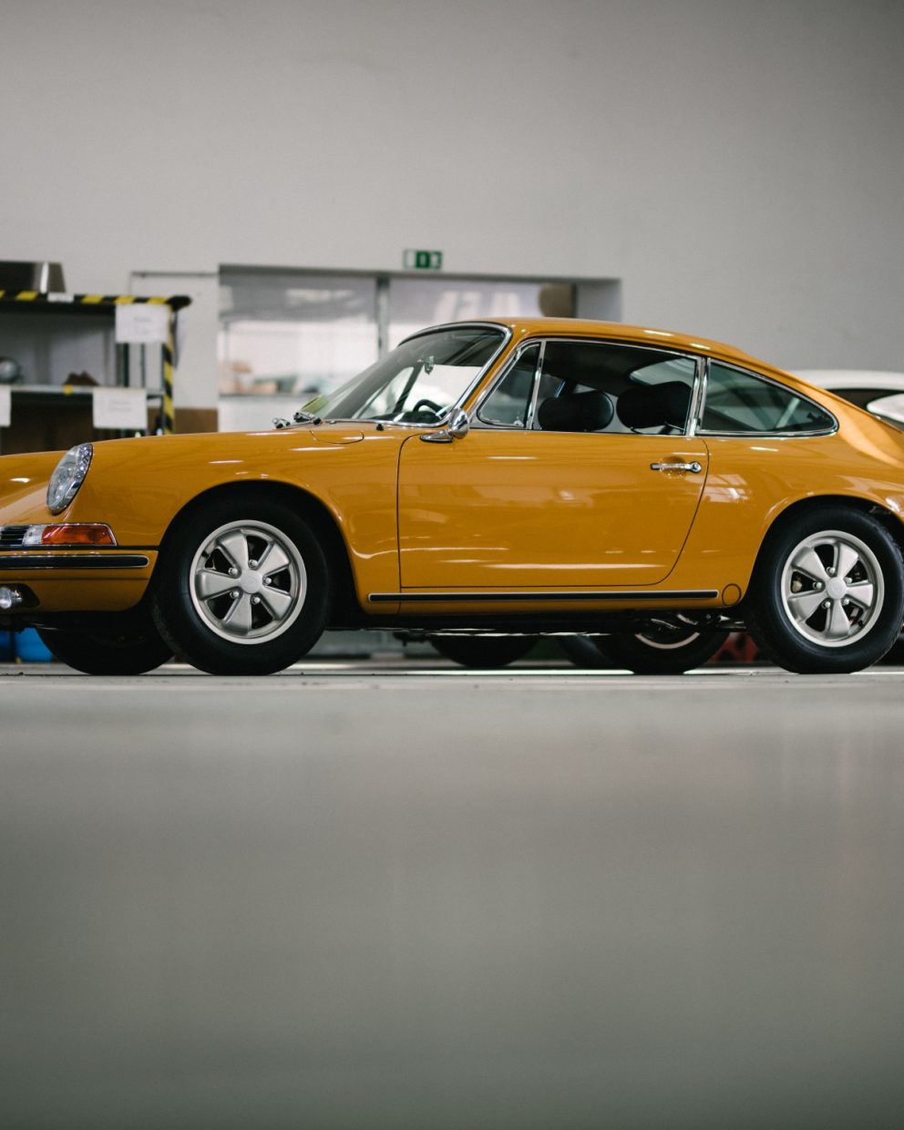 2 Porsche in der Werkstatt