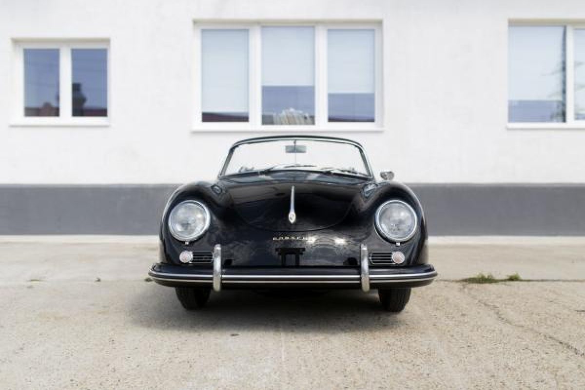 Schwarzer Porsche 356A Cabriolet ohne Dach