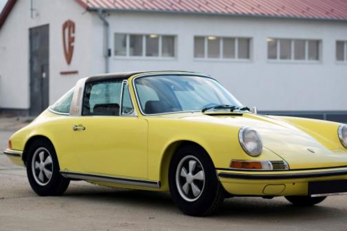 Lichtgelber Porsche 911T Targa von Vehicle Experts