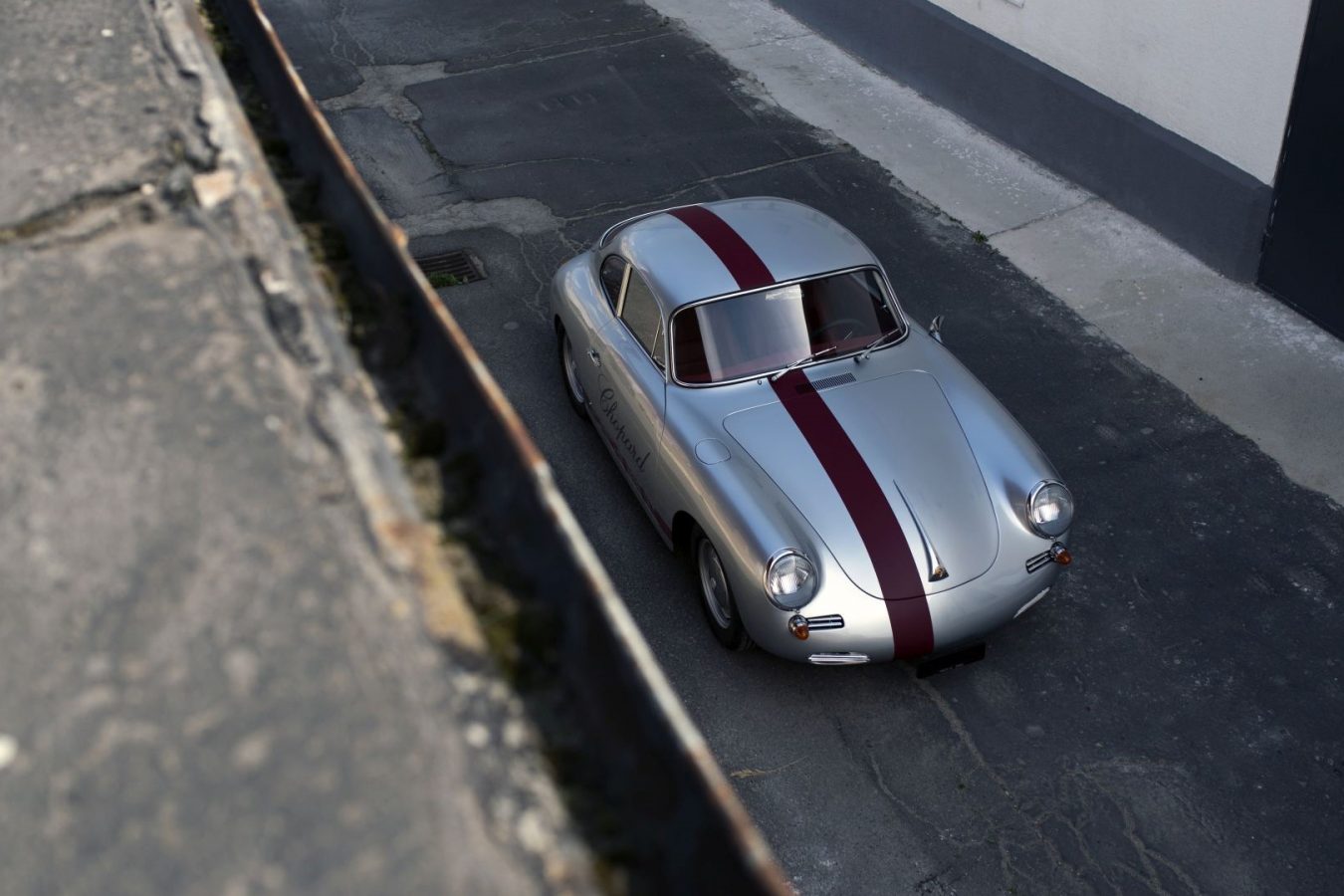 Zweifarbiger Porsche 356 von oben