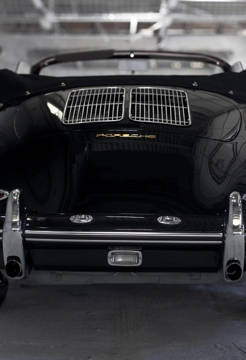 Porsche 356 BT6 Cabrio in Schwarz von hinten