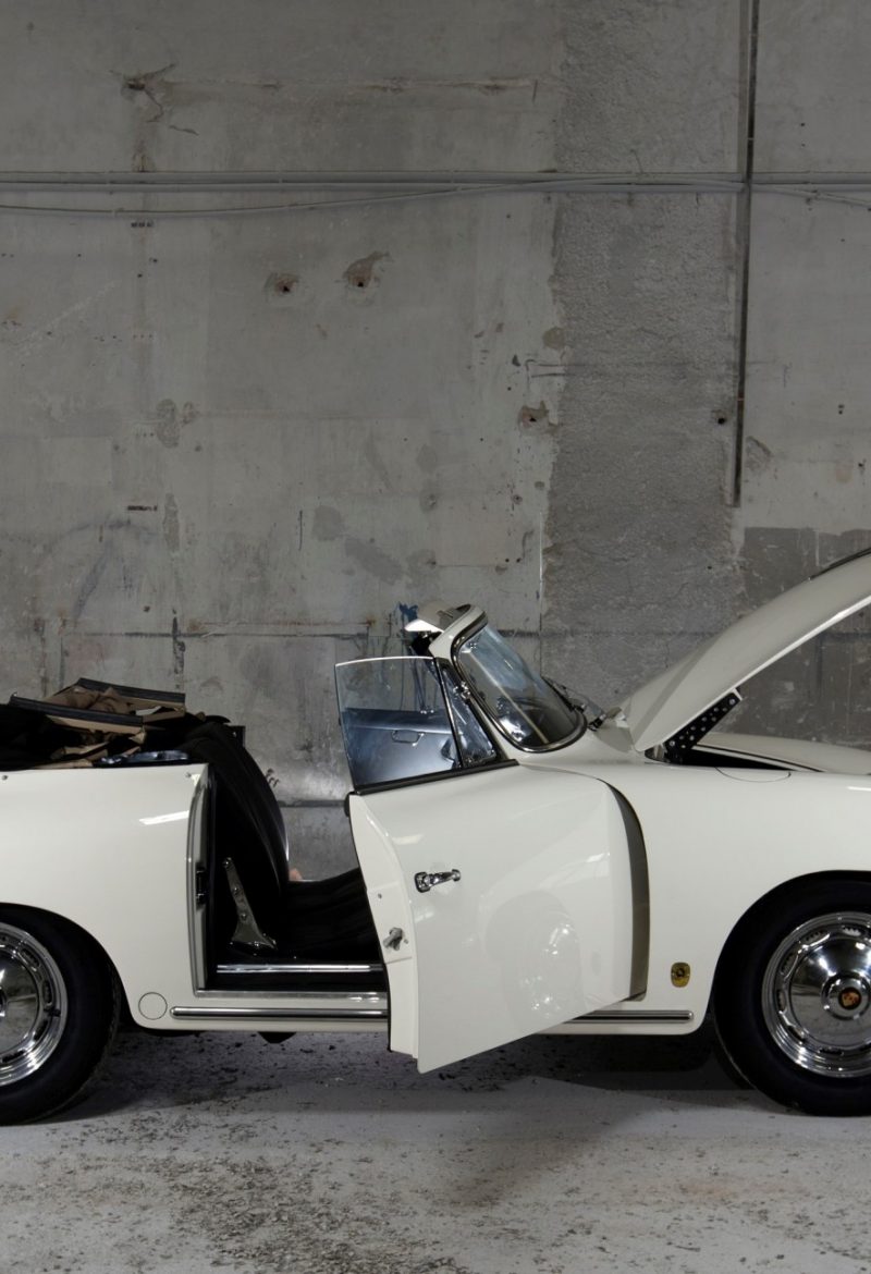 Porsche 356 BT6 Cabrio in Weiß mit offenen Türen