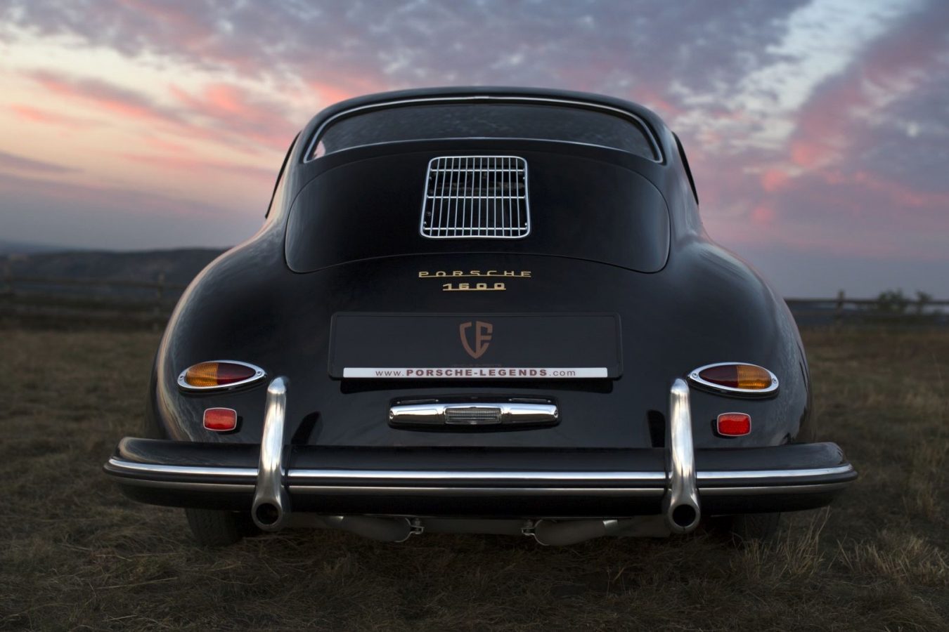 Schwarzer Porsche 356A von hinten