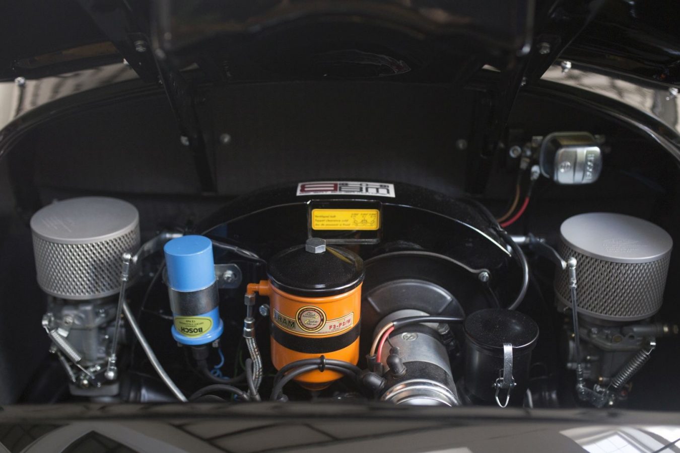 Schwarzer Porsche 356A Cabriolet Motorblock