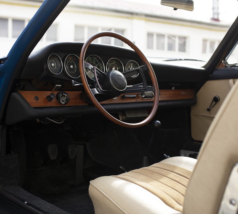 Blauer Porsche 911 Innenraum