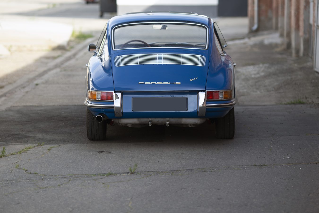Metallic Blauer Porsche 911 von hinten