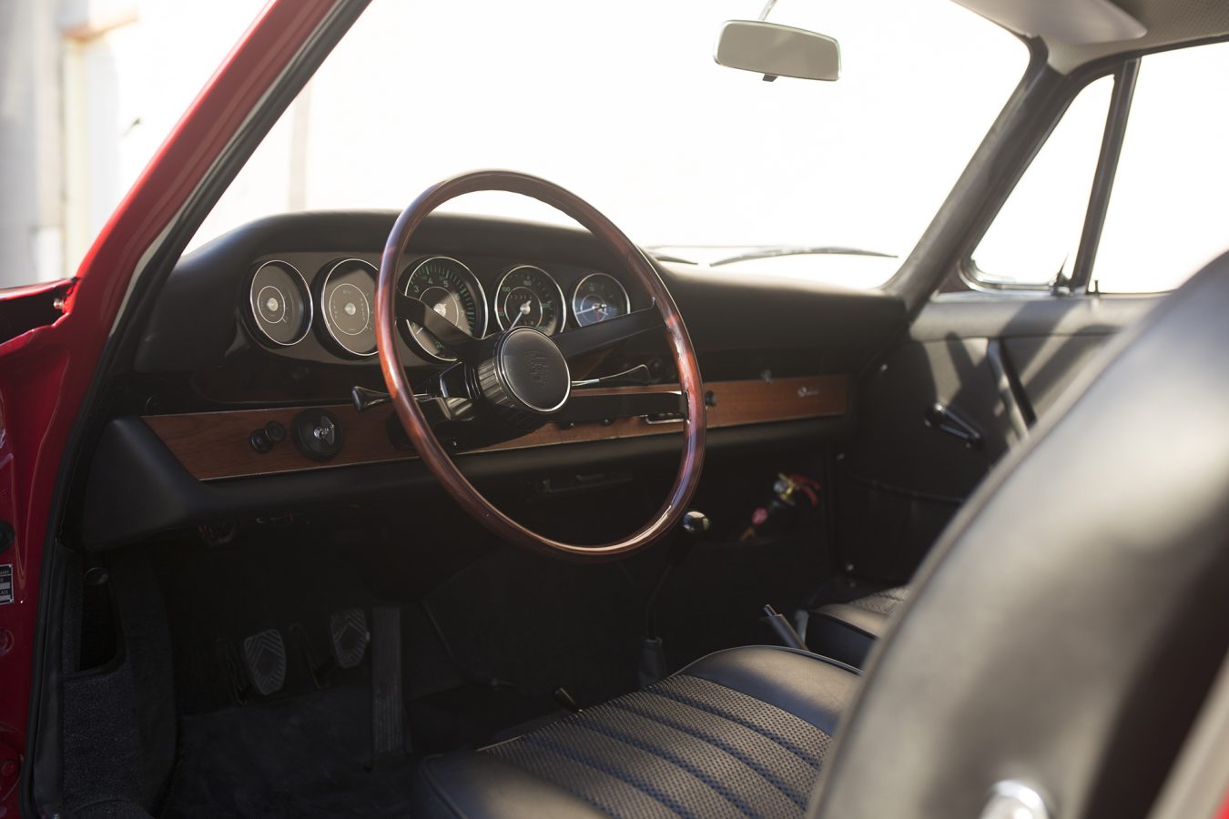 Weinroter Porsche 911 Innenraum