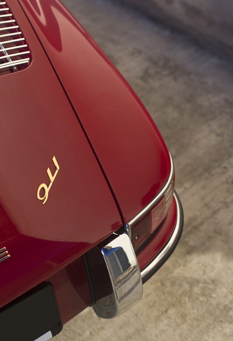 Weinroter Porsche 911 911 Schriftzug