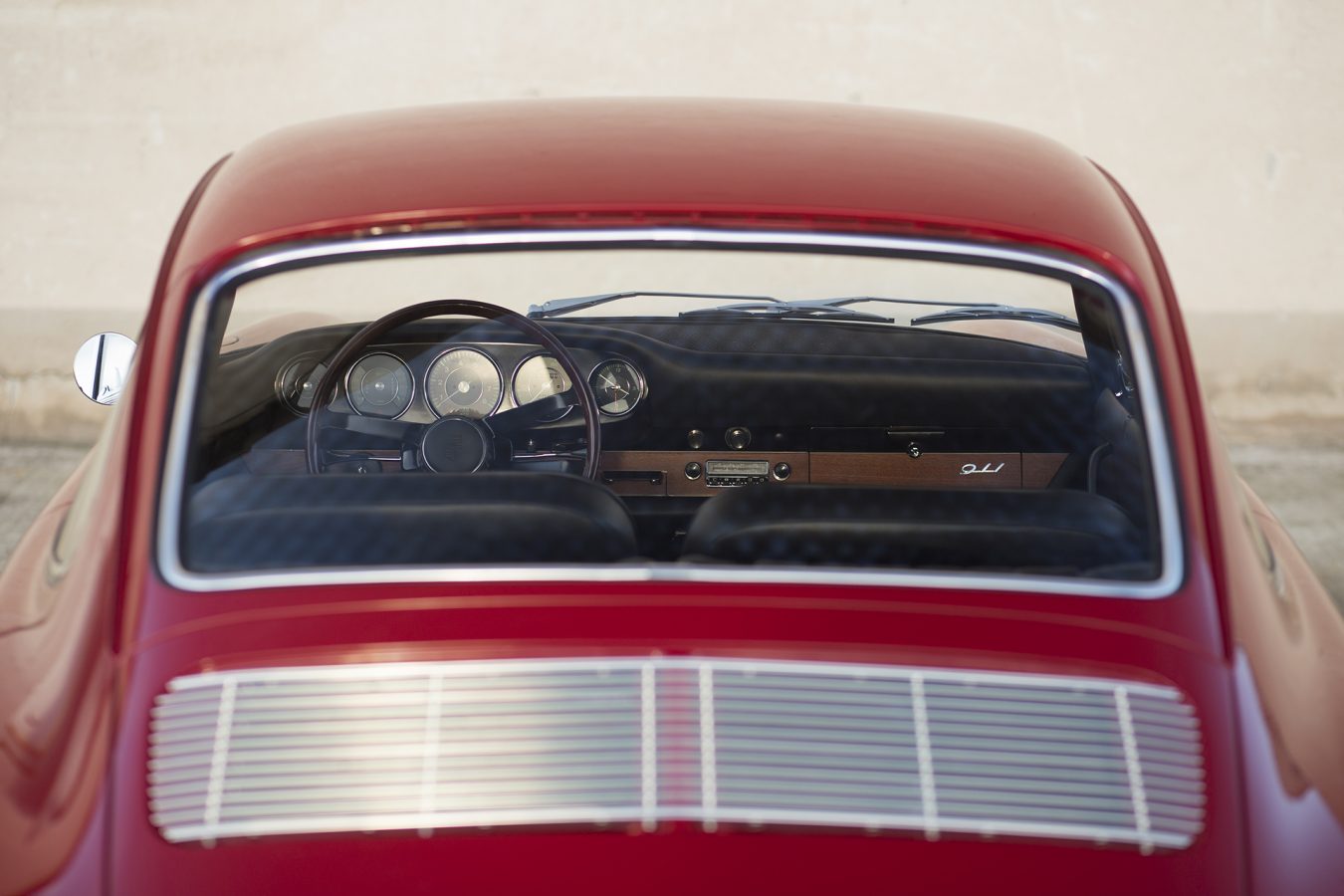 Weinroter Porsche 911