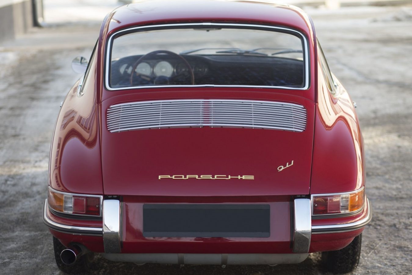 Roter Porsche 911 SWB von hinten