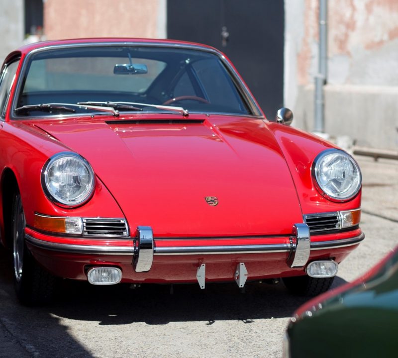 Roter Porsche 911 SWB von vorne