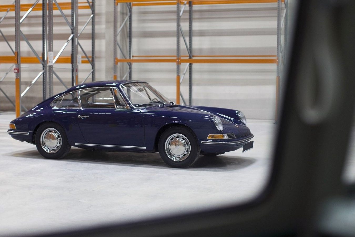 Porsche 911 SWB in Baliblau von der Seite