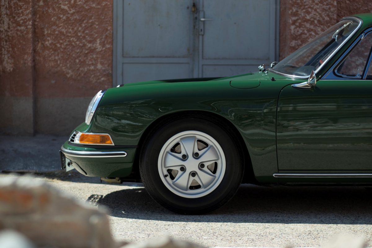 Porsche 911 SWB in Grün vorne