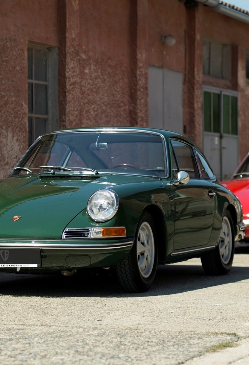 Zwei Porsche 911 SWB hintereinander