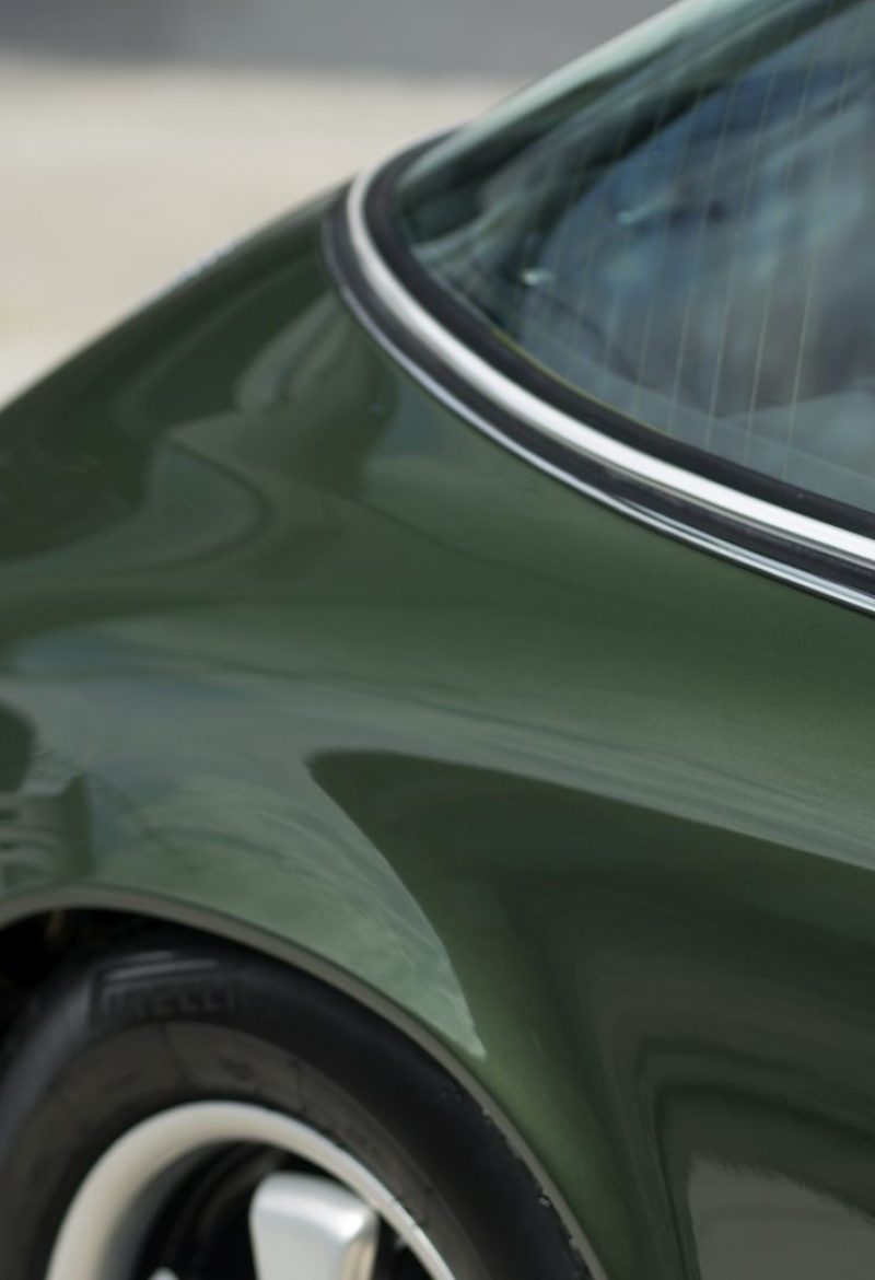 Dunkelgrüner Porsche 911E Targa Targa Schriftzug