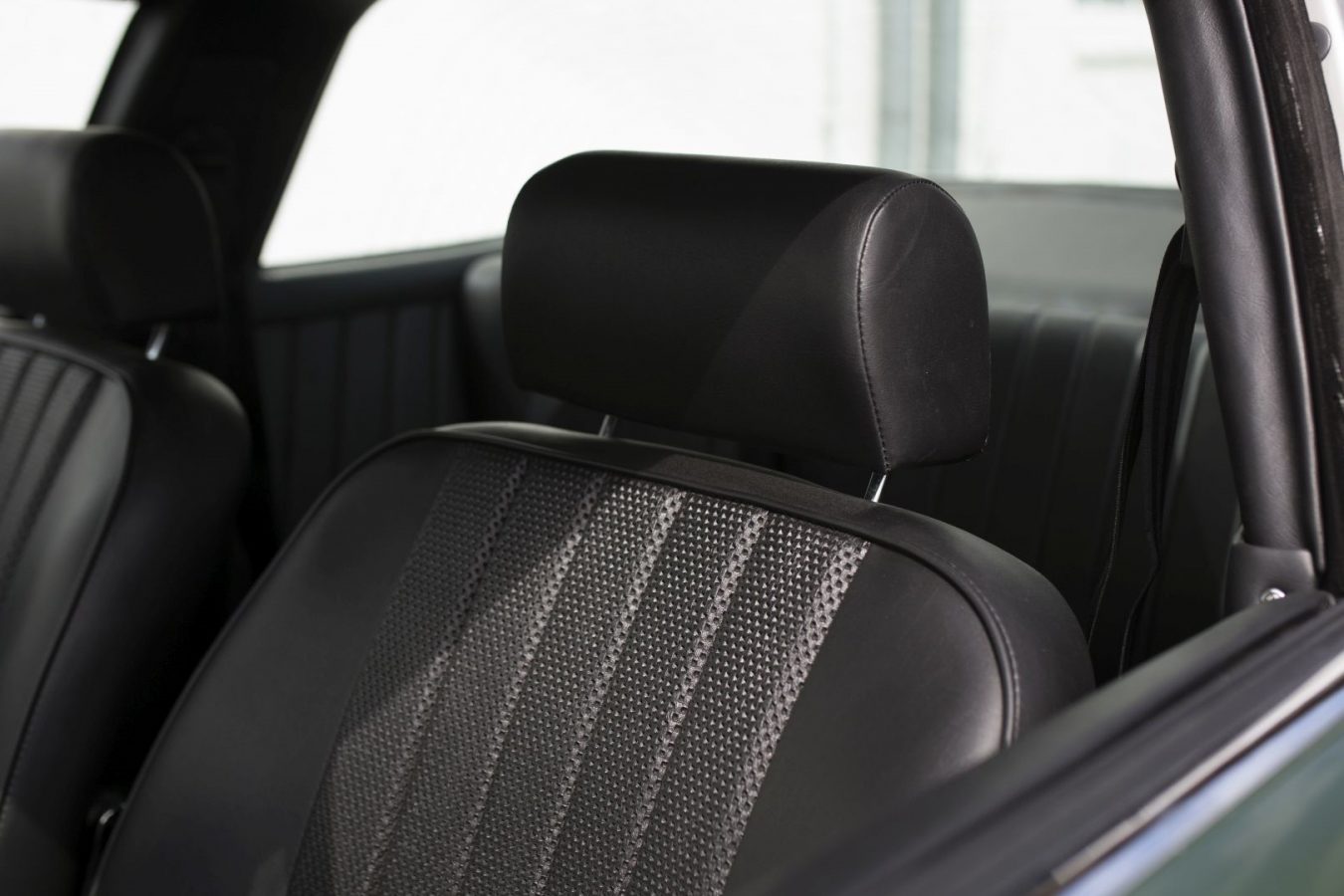 Dunkelgrüner Porsche 911E Targa Sitze