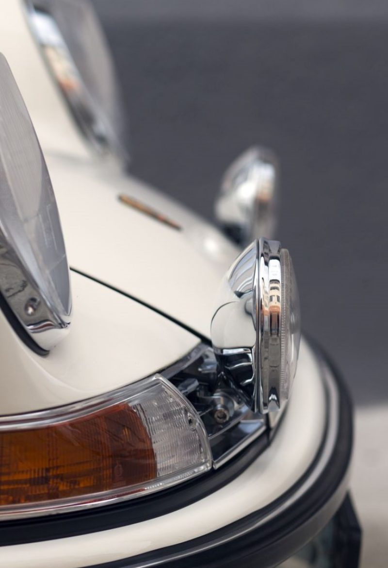 Cremeweißer Porsche 911E Targa Scheinwerfer