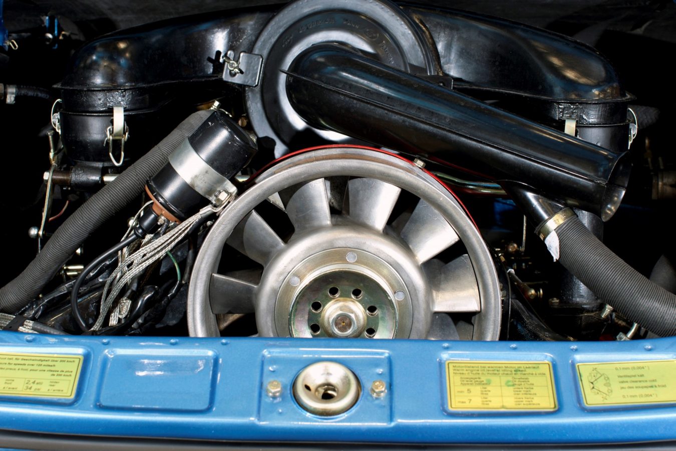 Porsche 911S in Hellblau Foto vom Motor