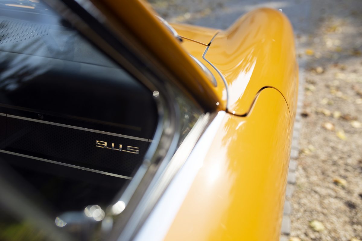 Bahama gelber Porsche 911S Softwindow Targa von Vehicle Experts