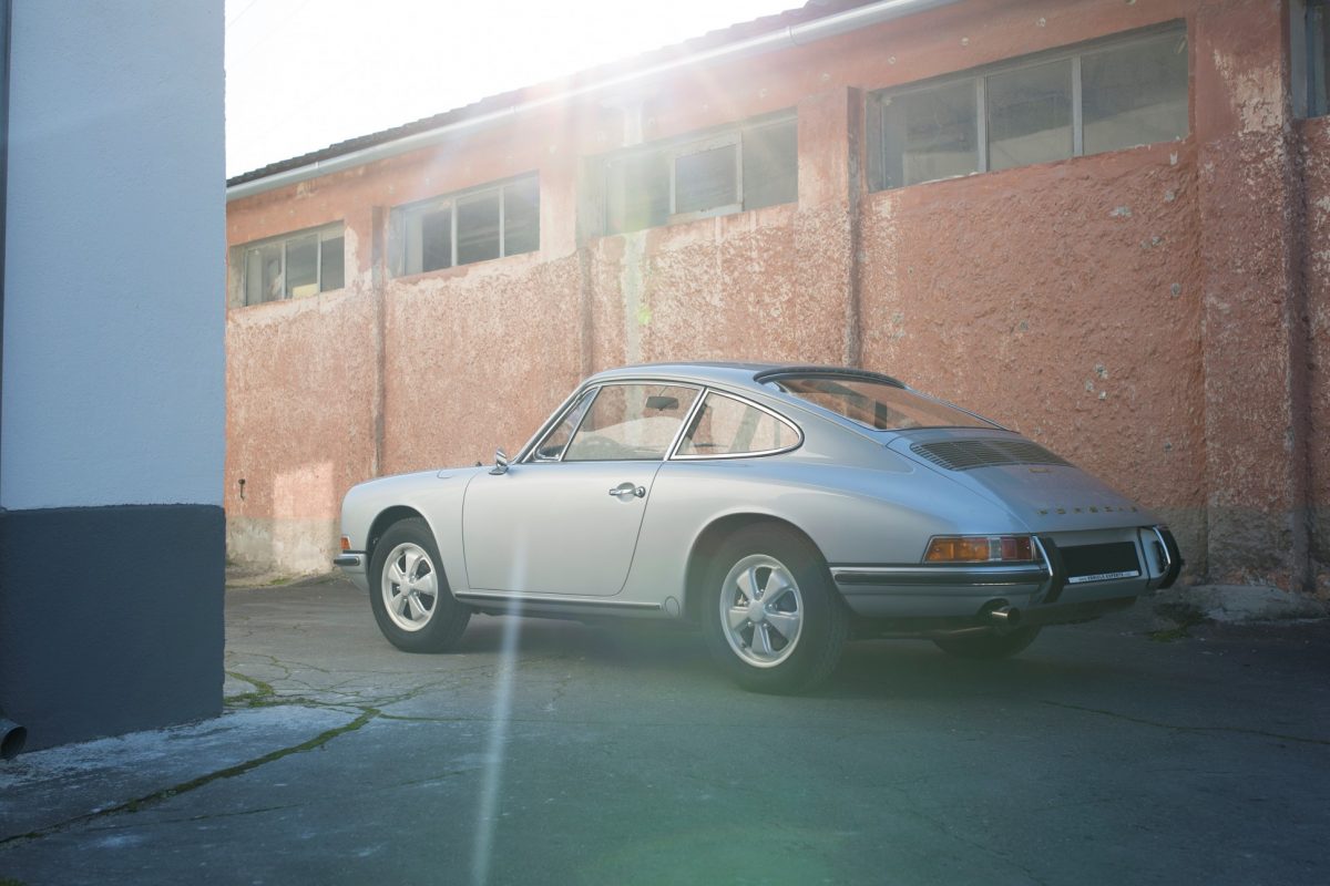 Silberner Porsche 911S SWB von Vehicle Experts