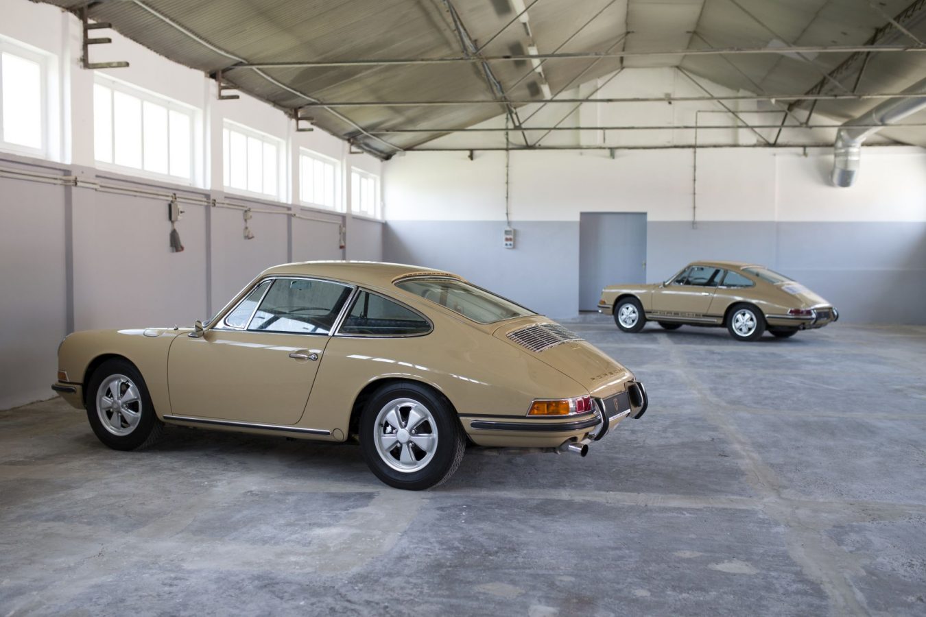 Zwei Sandfarbene Porsche 911S SWB
