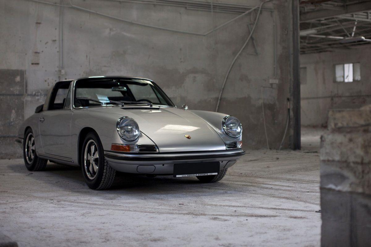 Porsche 911S SWB Softwindow Targa in Silber von vorne