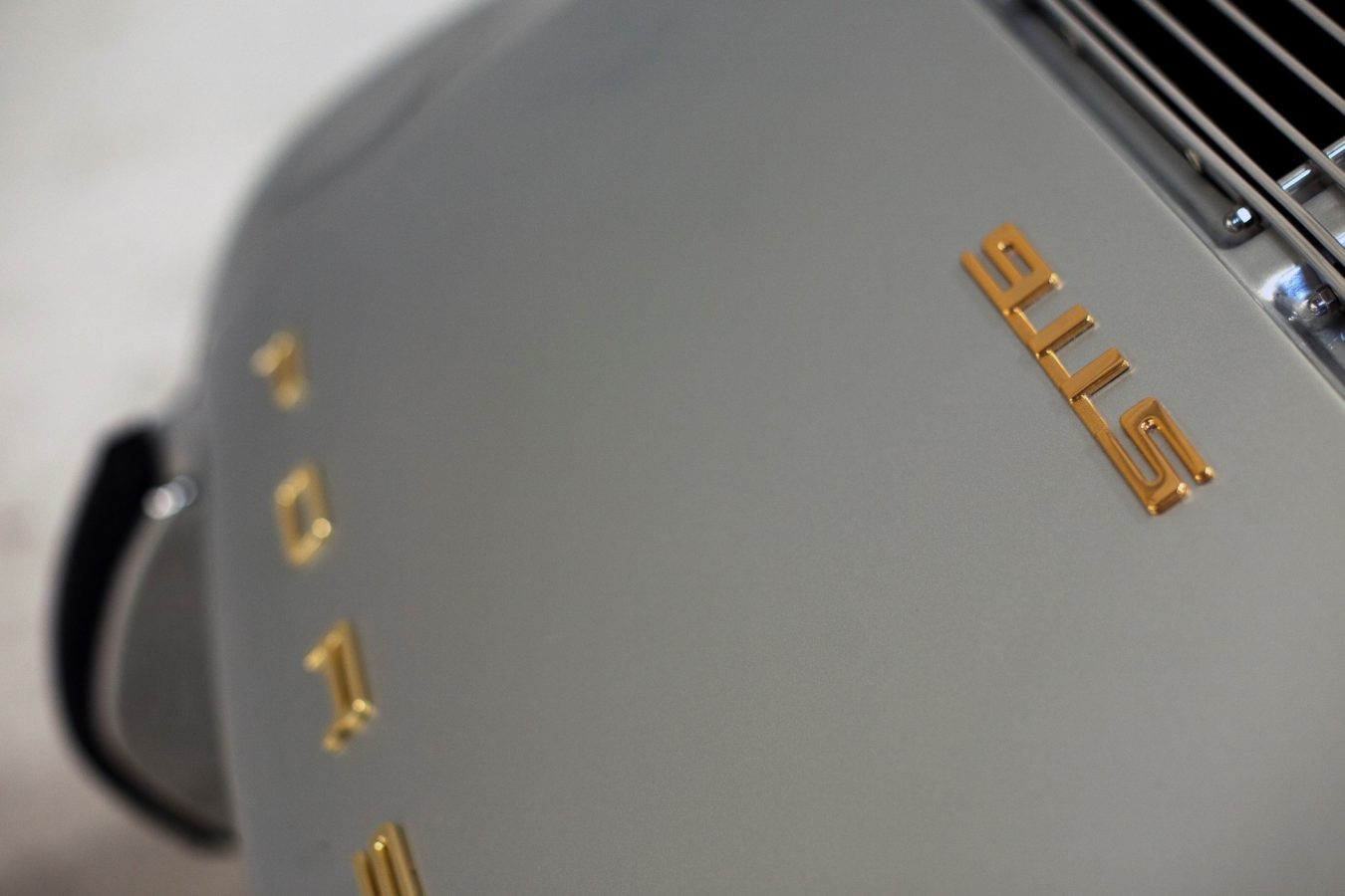 Porsche 911S SWB Softwindow Targa 911S Logo