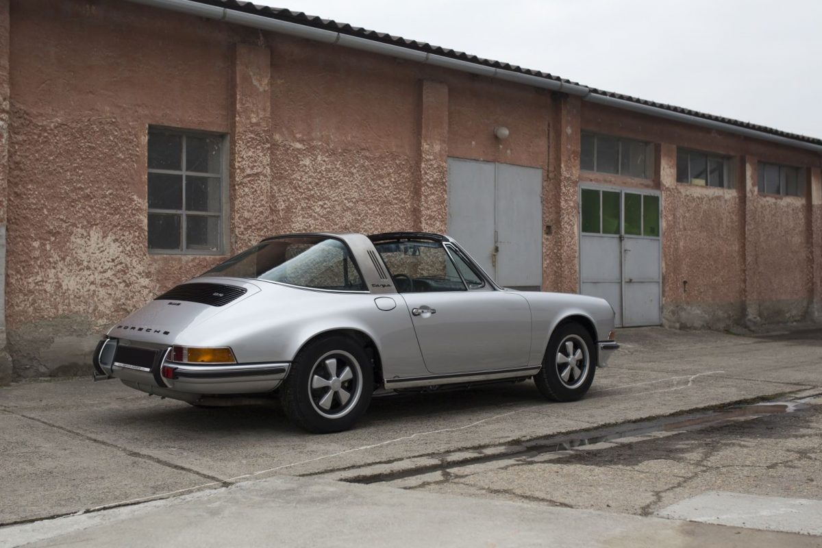 Silberner Porsche 911S Targa von Vehicle Experts