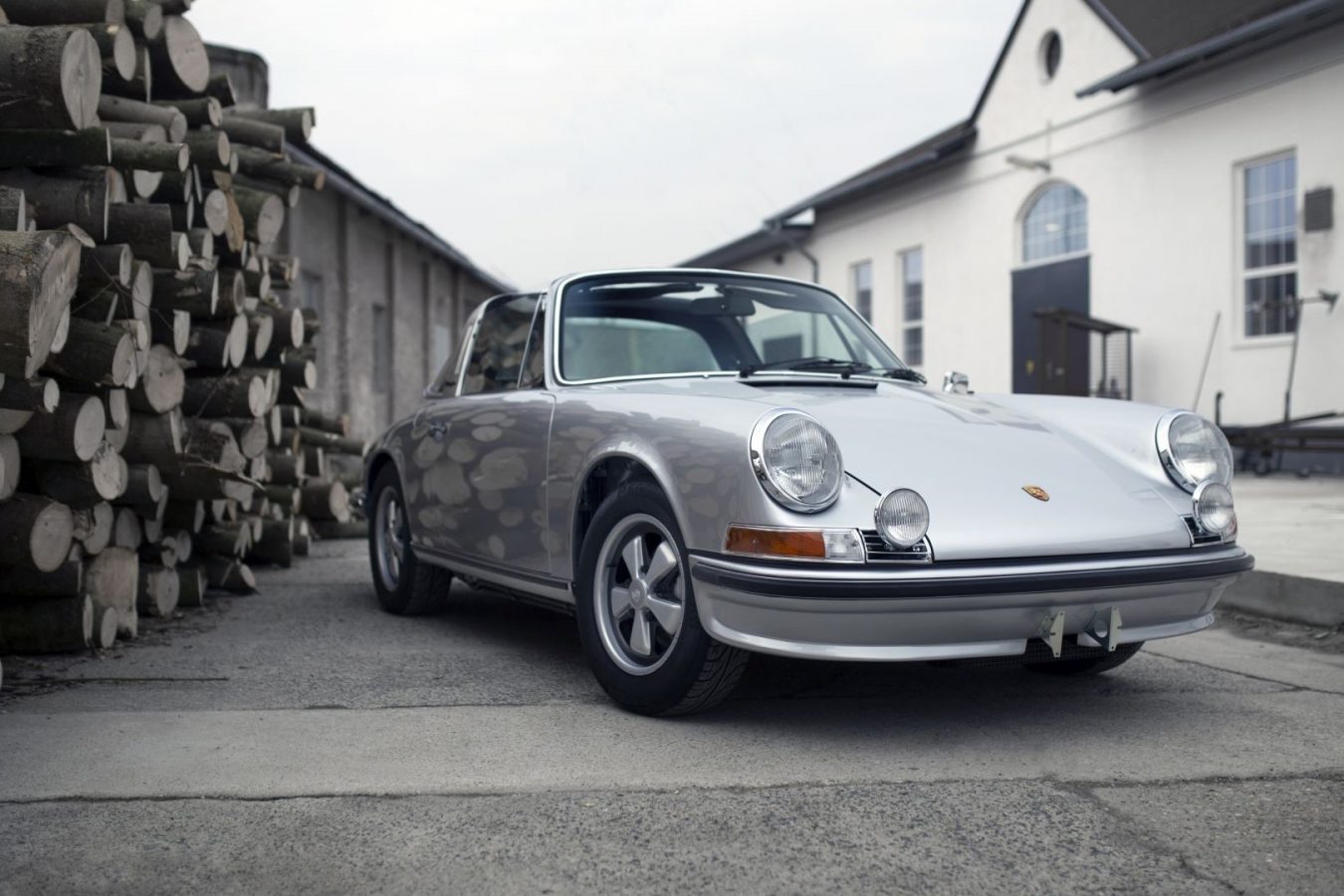 Silberner Porsche 911S Targa