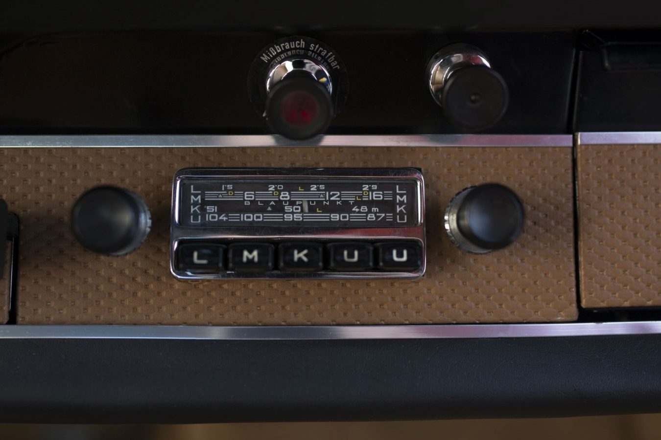 Porsche 911S Targa Radio
