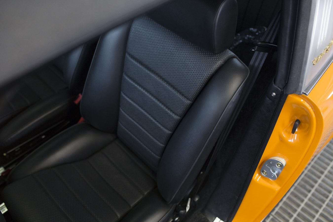 Porsche 911S Targa 6