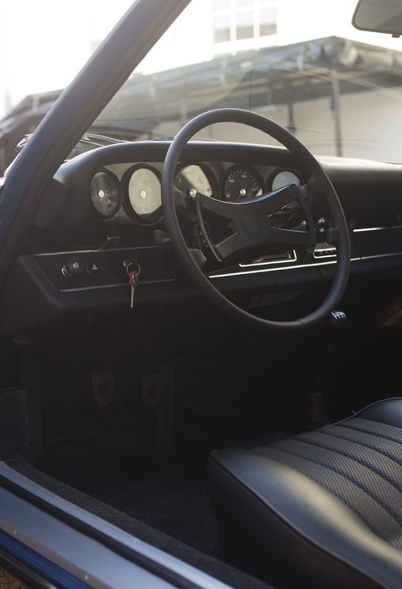 Hellblauer Porsche 911T Innenraum