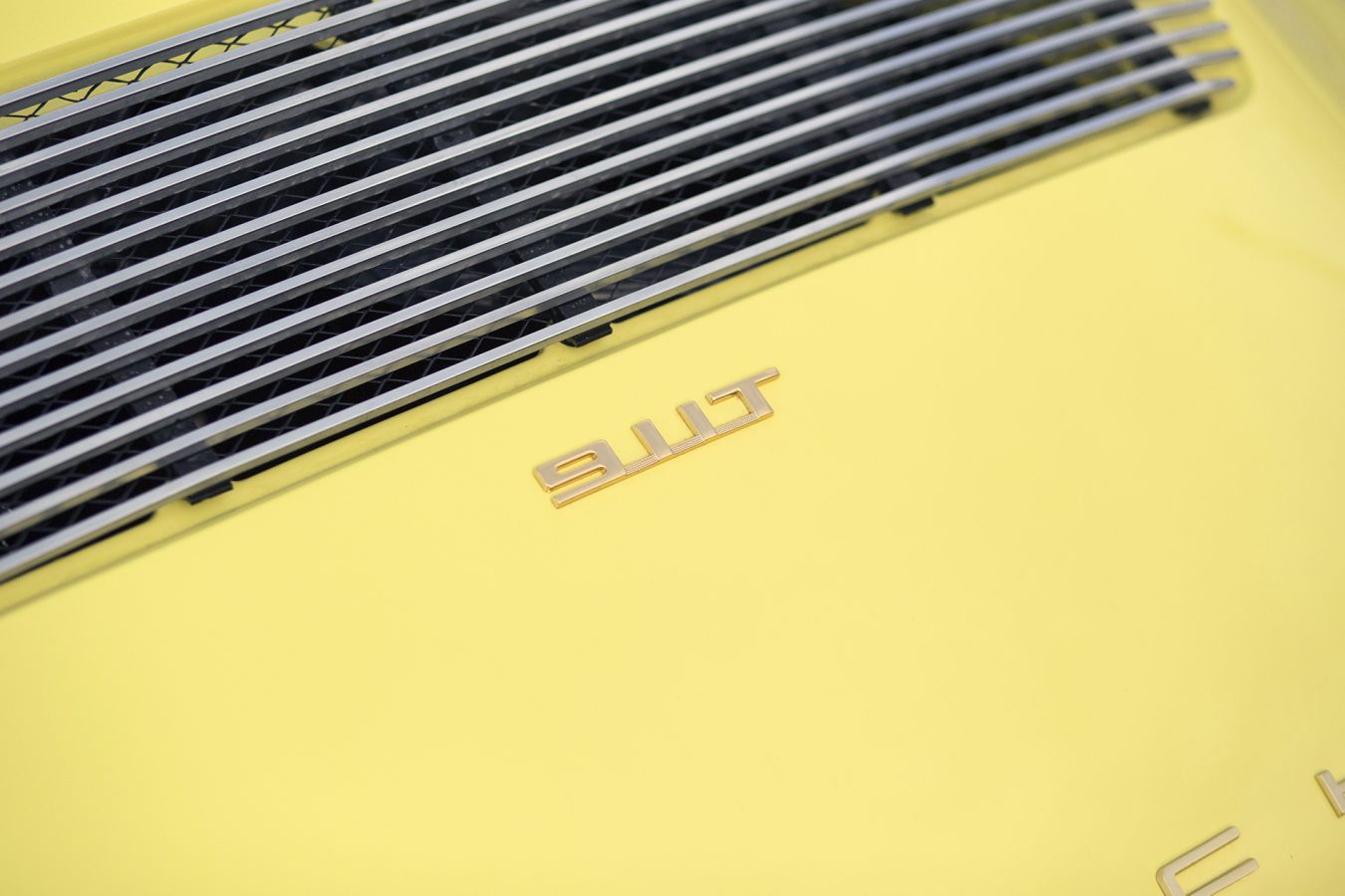 Lichtgelber Porsche 911T Targa 911T Schriftzug
