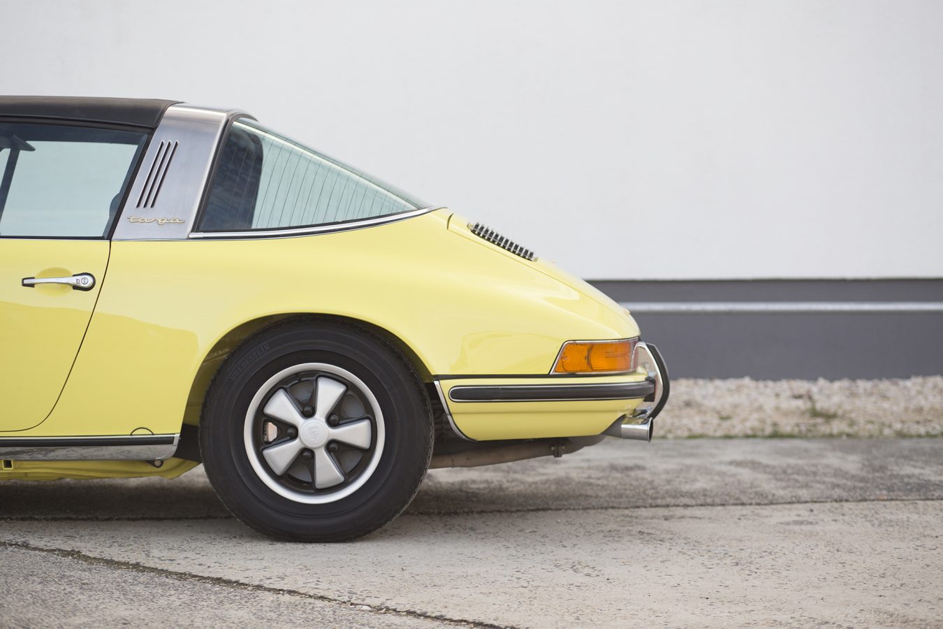 Lichtgelber Porsche 911T Targa