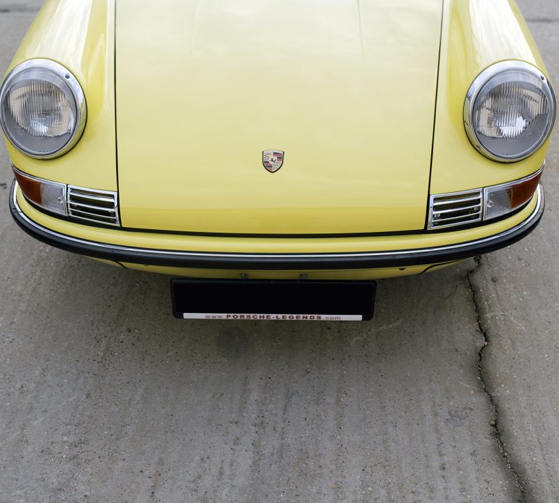 Lichtgelber Porsche 911T Targa vorne
