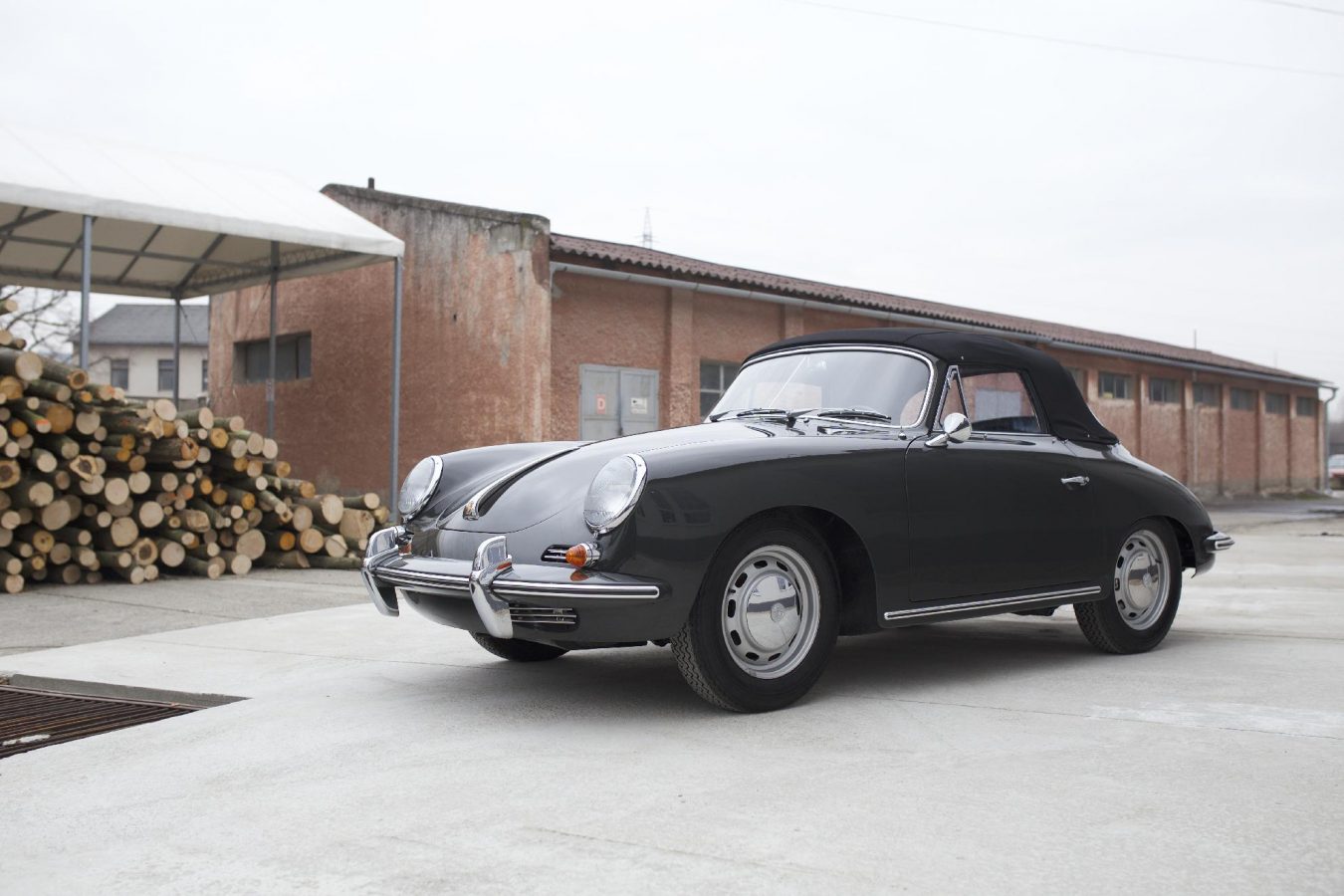 Grauer Porsche 356C Cabriolet