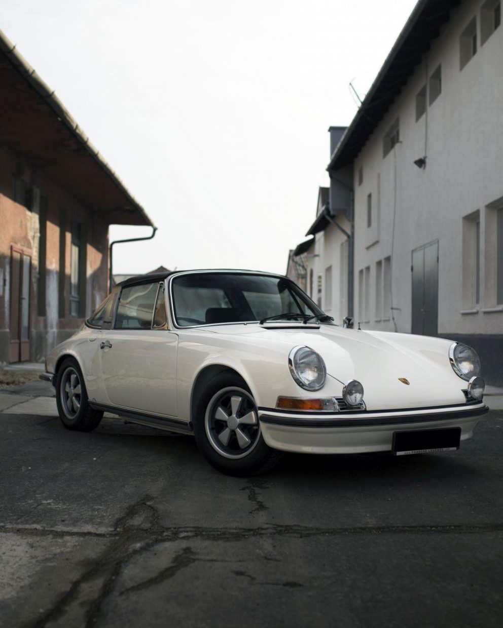 Cremeweißer Porsche 911E Targa