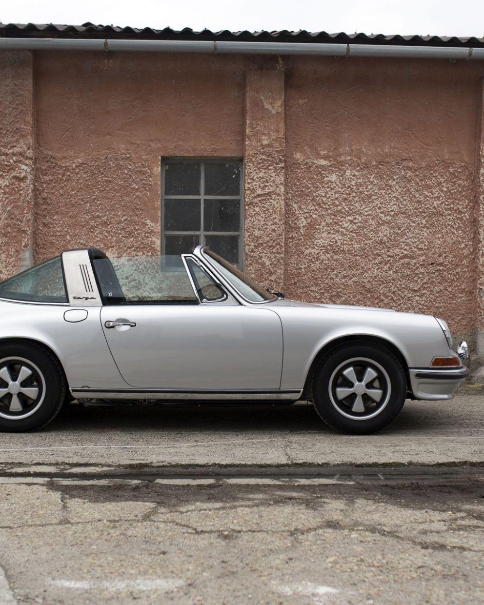 Silbergrauer Porsche 911S Targa