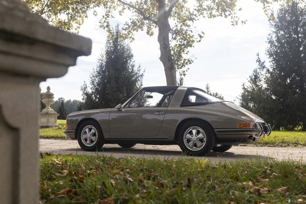 Mittelgrau-metallic 911STW aus 1967