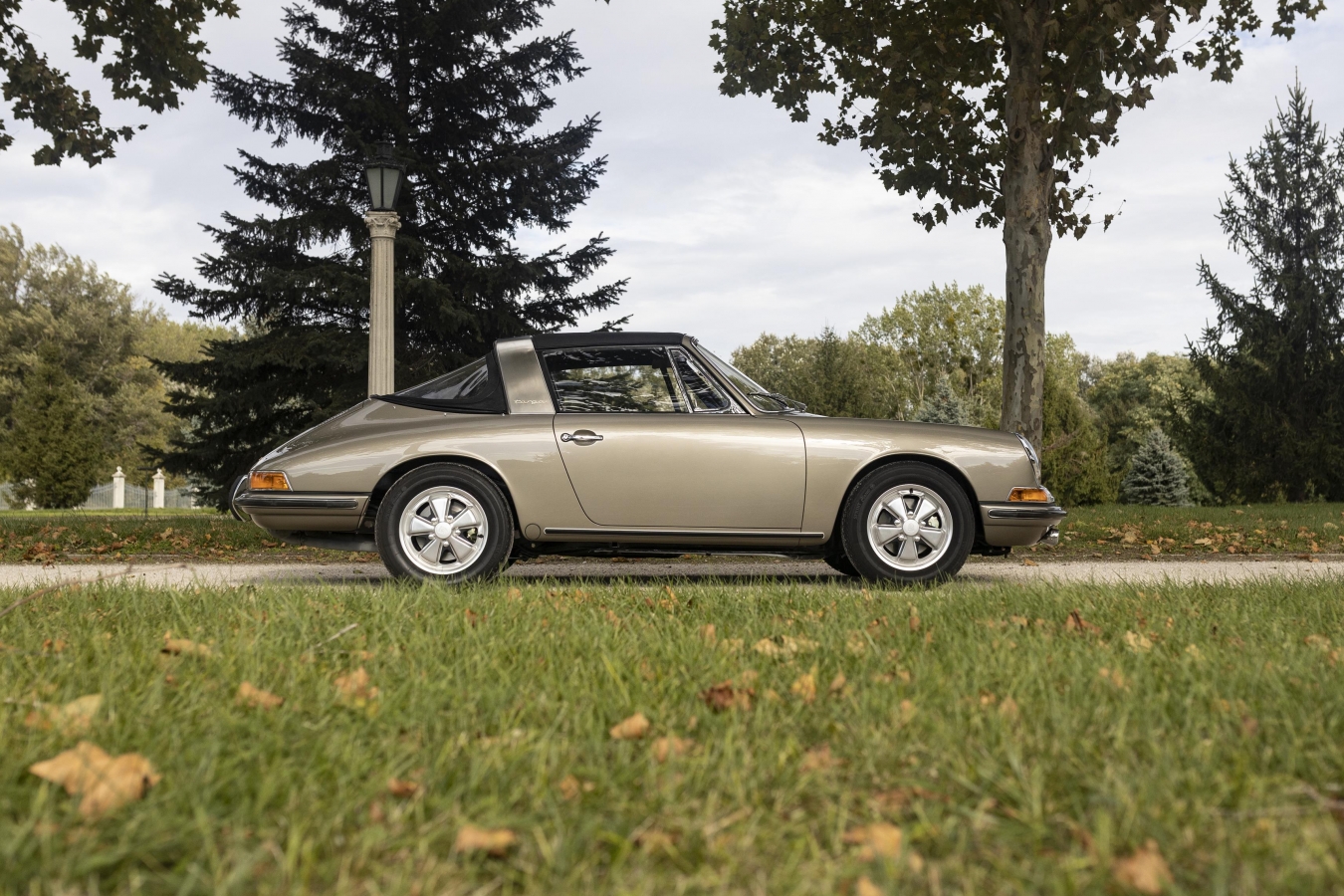 Mittelgrau-metallic 911STW aus 1967 1