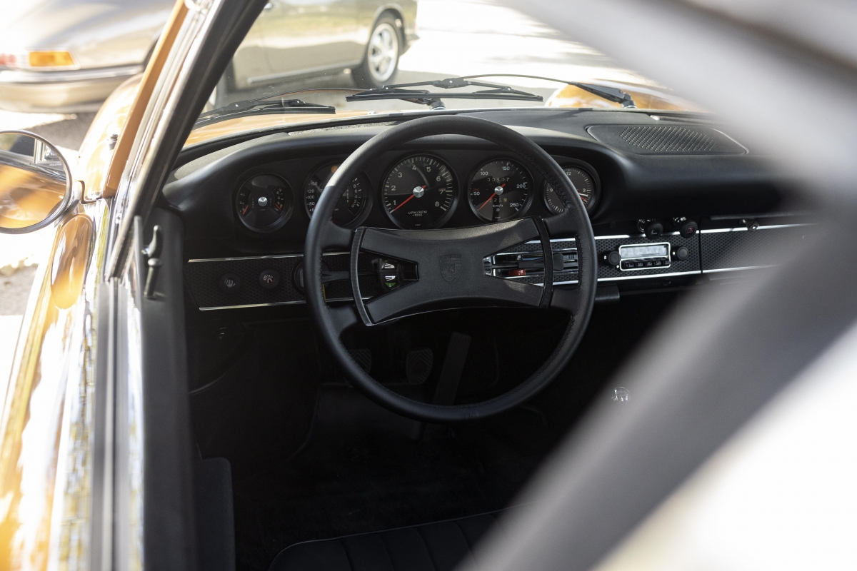 Sepiabraun Porsche 911 aus 1969